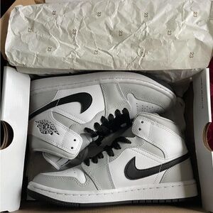 air jordan 1 mid light smoke grey